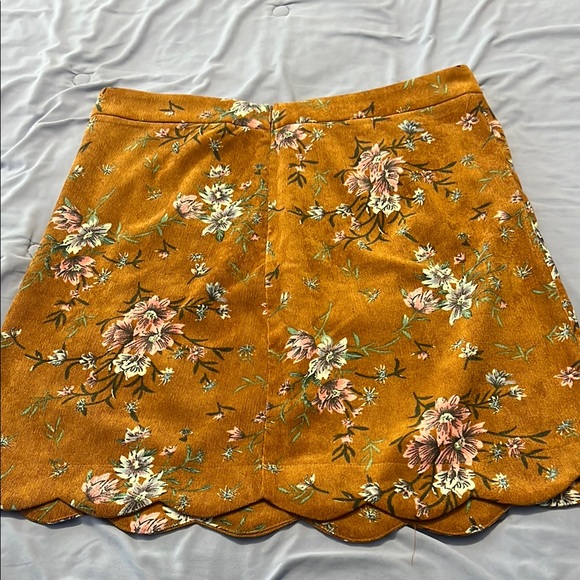Francesca's Collections Floral Mini Skirt - Picture 3 of 3